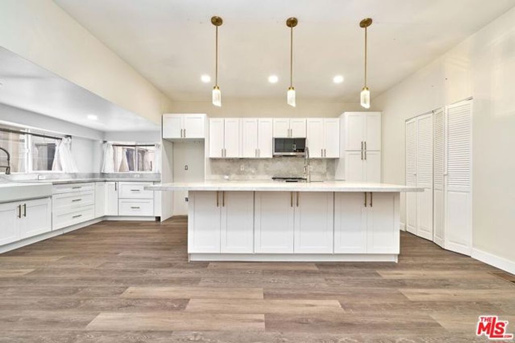 2619 Raymond Avenue, Los Angeles, CA 90007