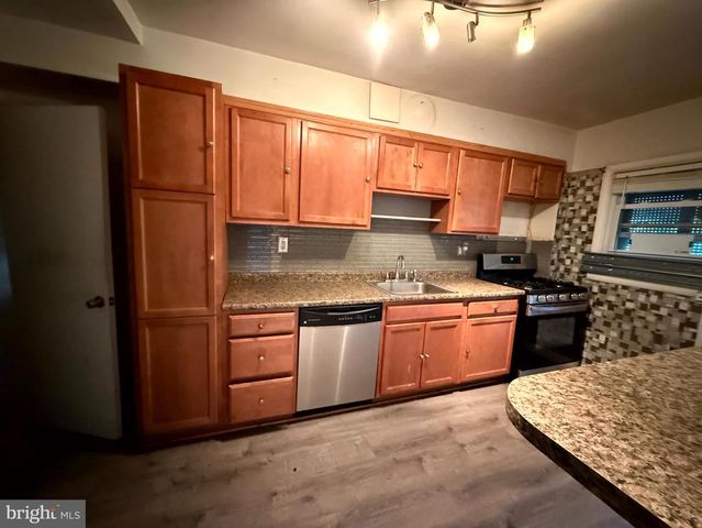 6142 DUNROMING RD, Baltimore, MD 21239