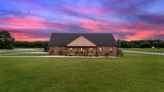 60 Peachtree Ln, Decherd, TN 37324