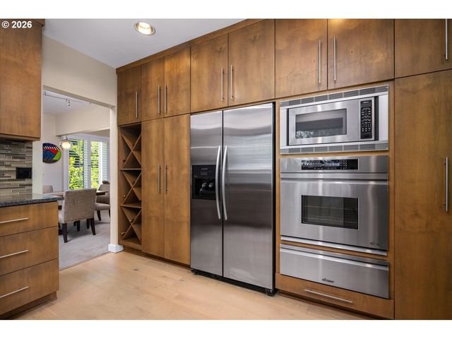 762 Nw WESTOVER Sq, Portland, OR 97210