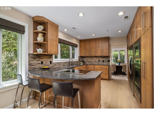 762 Nw WESTOVER Sq, Portland, OR 97210