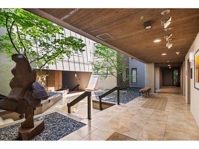 762 Nw WESTOVER Sq, Portland, OR 97210