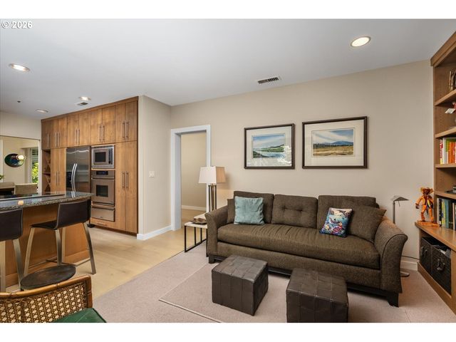 762 Nw WESTOVER Sq, Portland, OR 97210