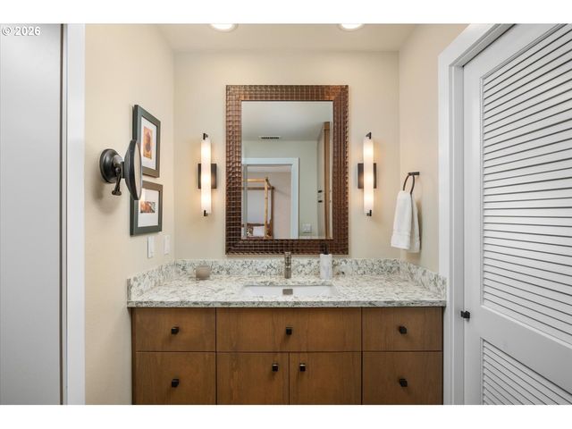 762 Nw WESTOVER Sq, Portland, OR 97210