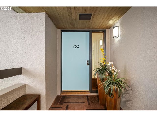 762 Nw WESTOVER Sq, Portland, OR 97210