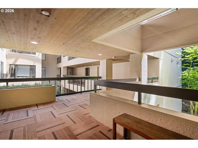 762 Nw WESTOVER Sq, Portland, OR 97210