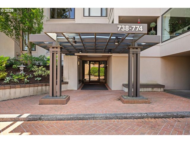 762 Nw WESTOVER Sq, Portland, OR 97210