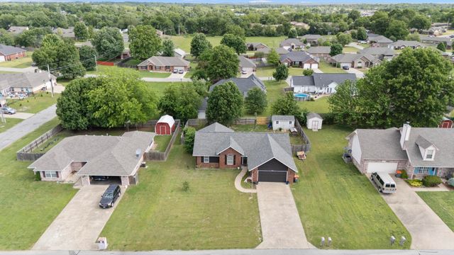 701 E 10th Street, Grove, OK 74344