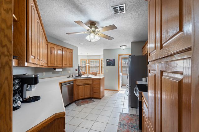 701 E 10th Street, Grove, OK 74344