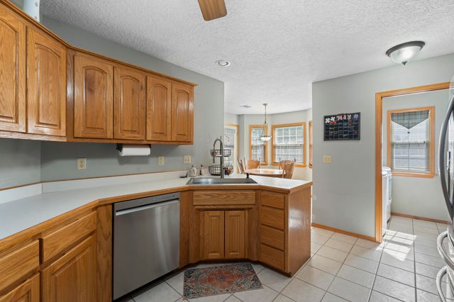 701 E 10th Street, Grove, OK 74344