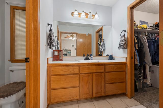 701 E 10th Street, Grove, OK 74344