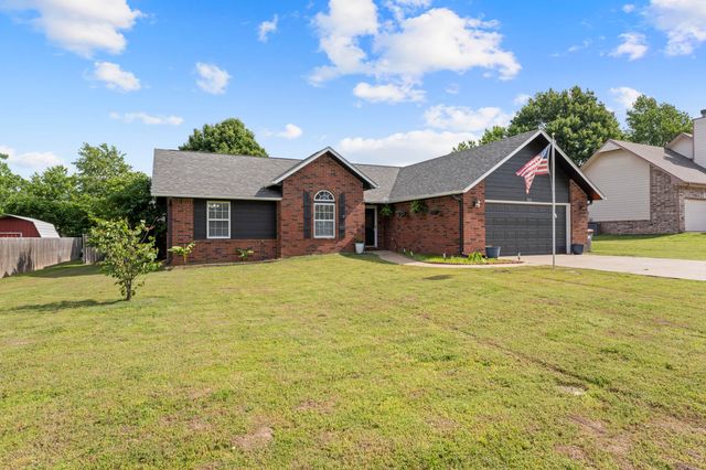701 E 10th Street, Grove, OK 74344