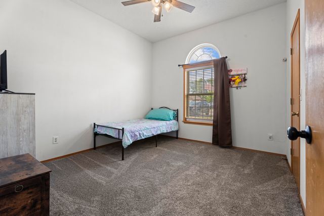 701 E 10th Street, Grove, OK 74344