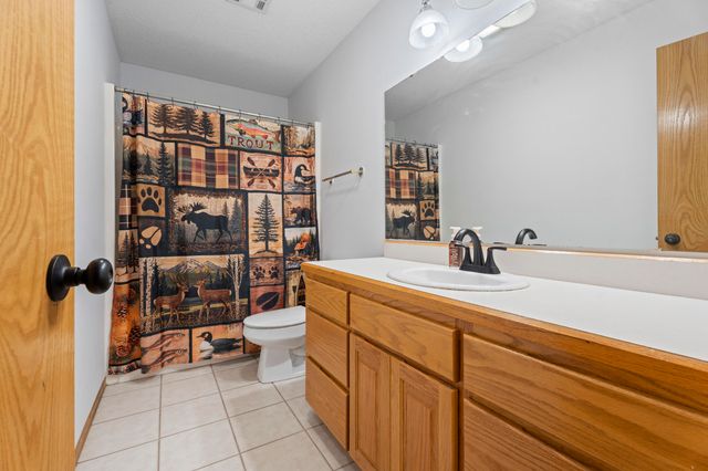 701 E 10th Street, Grove, OK 74344