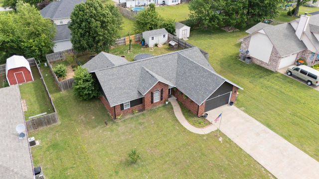 701 E 10th Street, Grove, OK 74344
