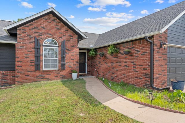 701 E 10th Street, Grove, OK 74344