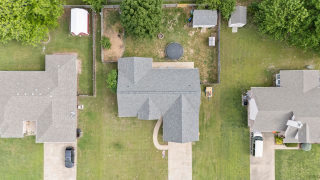 701 E 10th Street, Grove, OK 74344