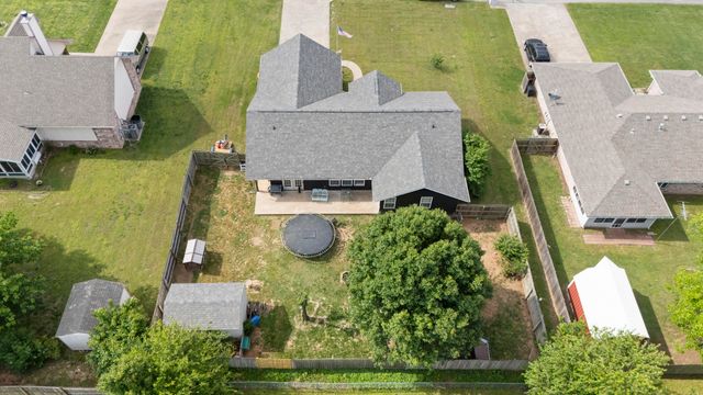 701 E 10th Street, Grove, OK 74344