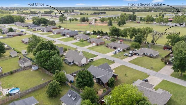 701 E 10th Street, Grove, OK 74344