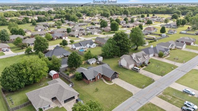 701 E 10th Street, Grove, OK 74344