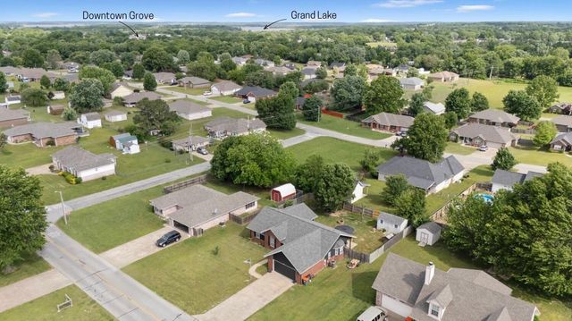 701 E 10th Street, Grove, OK 74344