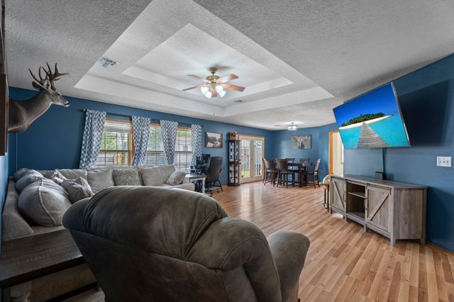 701 E 10th Street, Grove, OK 74344