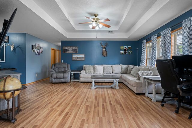 701 E 10th Street, Grove, OK 74344