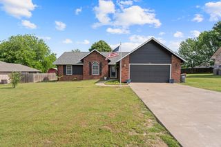 701 E 10th Street, Grove, OK 74344