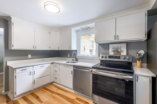 12 Lilian Rd Ext, Framingham, MA 01701