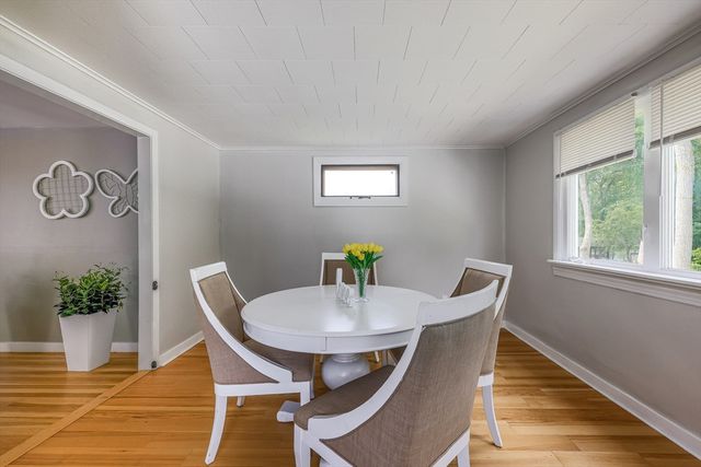 12 Lilian Rd Ext, Framingham, MA 01701