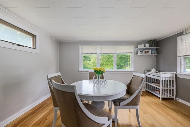 12 Lilian Rd Ext, Framingham, MA 01701