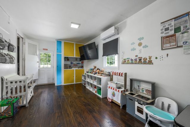 12 Lilian Rd Ext, Framingham, MA 01701