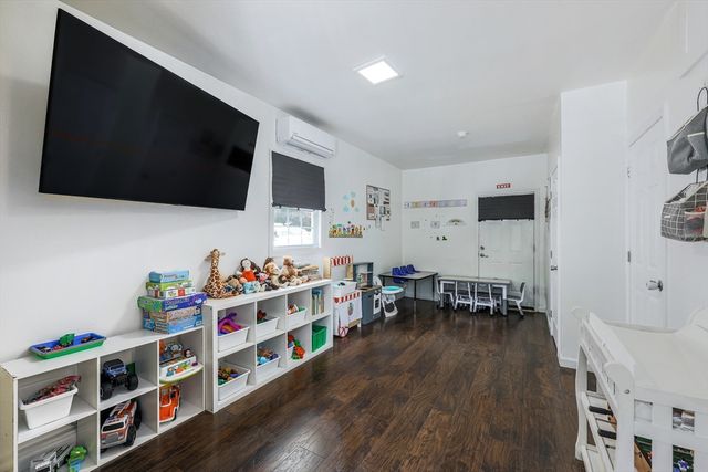 12 Lilian Rd Ext, Framingham, MA 01701