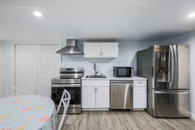 12 Lilian Rd Ext, Framingham, MA 01701
