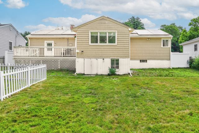 12 Lilian Rd Ext, Framingham, MA 01701