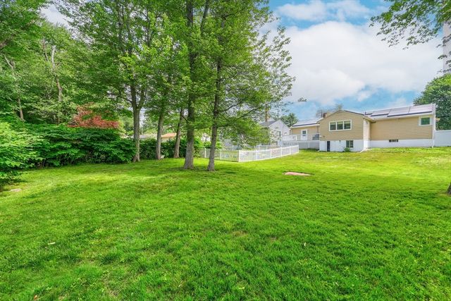 12 Lilian Rd Ext, Framingham, MA 01701