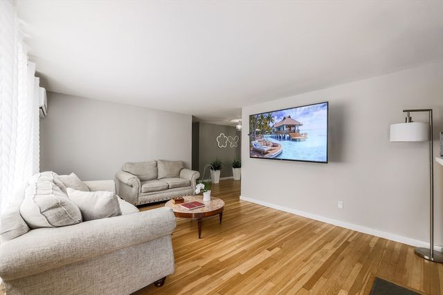 12 Lilian Rd Ext, Framingham, MA 01701