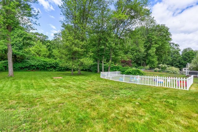 12 Lilian Rd Ext, Framingham, MA 01701