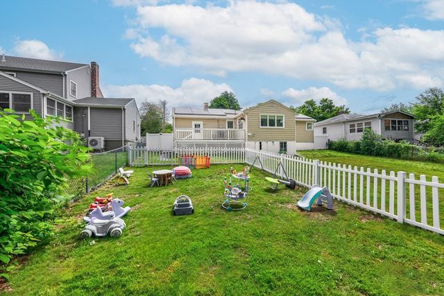 12 Lilian Rd Ext, Framingham, MA 01701