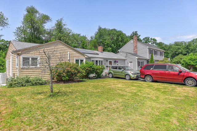 12 Lilian Rd Ext, Framingham, MA 01701