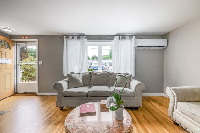 12 Lilian Rd Ext, Framingham, MA 01701