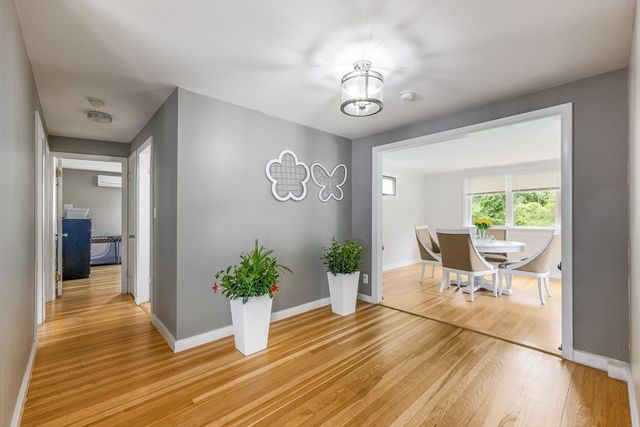 12 Lilian Rd Ext, Framingham, MA 01701