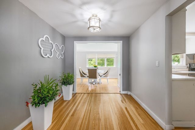 12 Lilian Rd Ext, Framingham, MA 01701