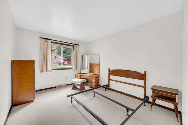 2633 N Stuyvesant Lane, La Porte, IN 46350