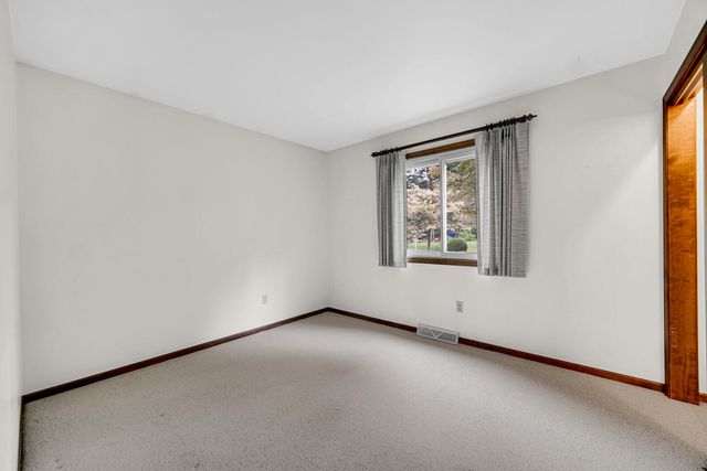 2633 N Stuyvesant Lane, La Porte, IN 46350