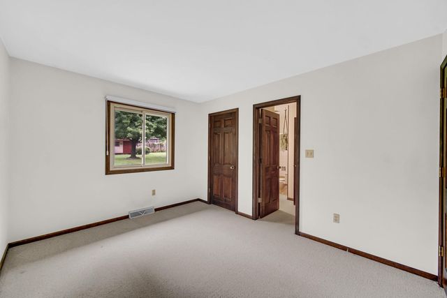 2633 N Stuyvesant Lane, La Porte, IN 46350
