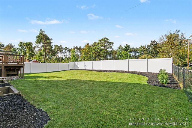 6009 N Bear Den Trail, Muskegon, MI 49444
