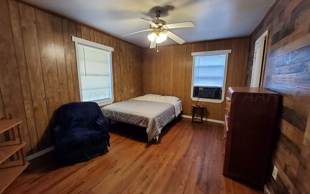 112 S Wilhelm Avenue, Stinnett, TX 79083