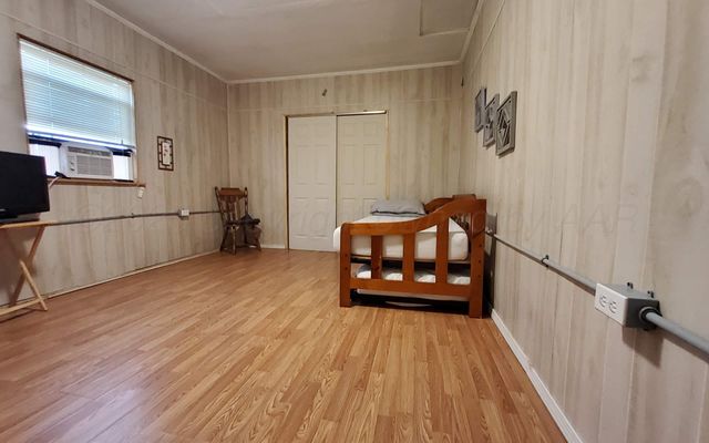 112 S Wilhelm Avenue, Stinnett, TX 79083