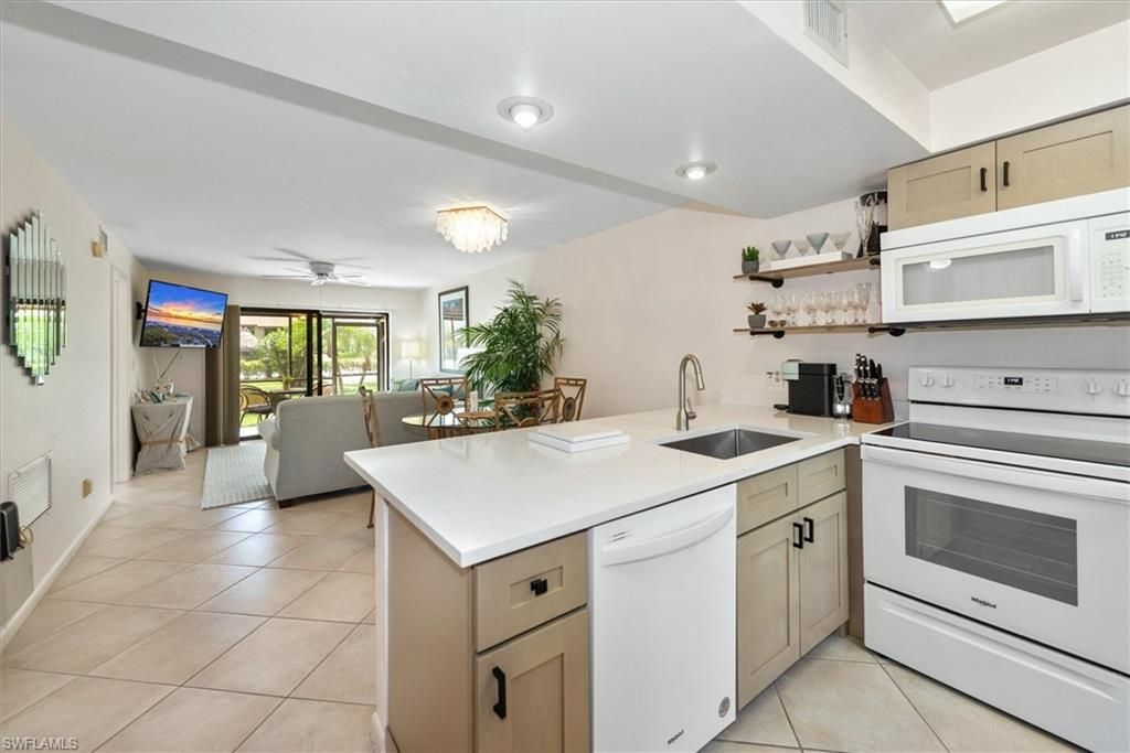 811 Elkcam CIR D2, MARCO ISLAND, FL 34145 — photo 4